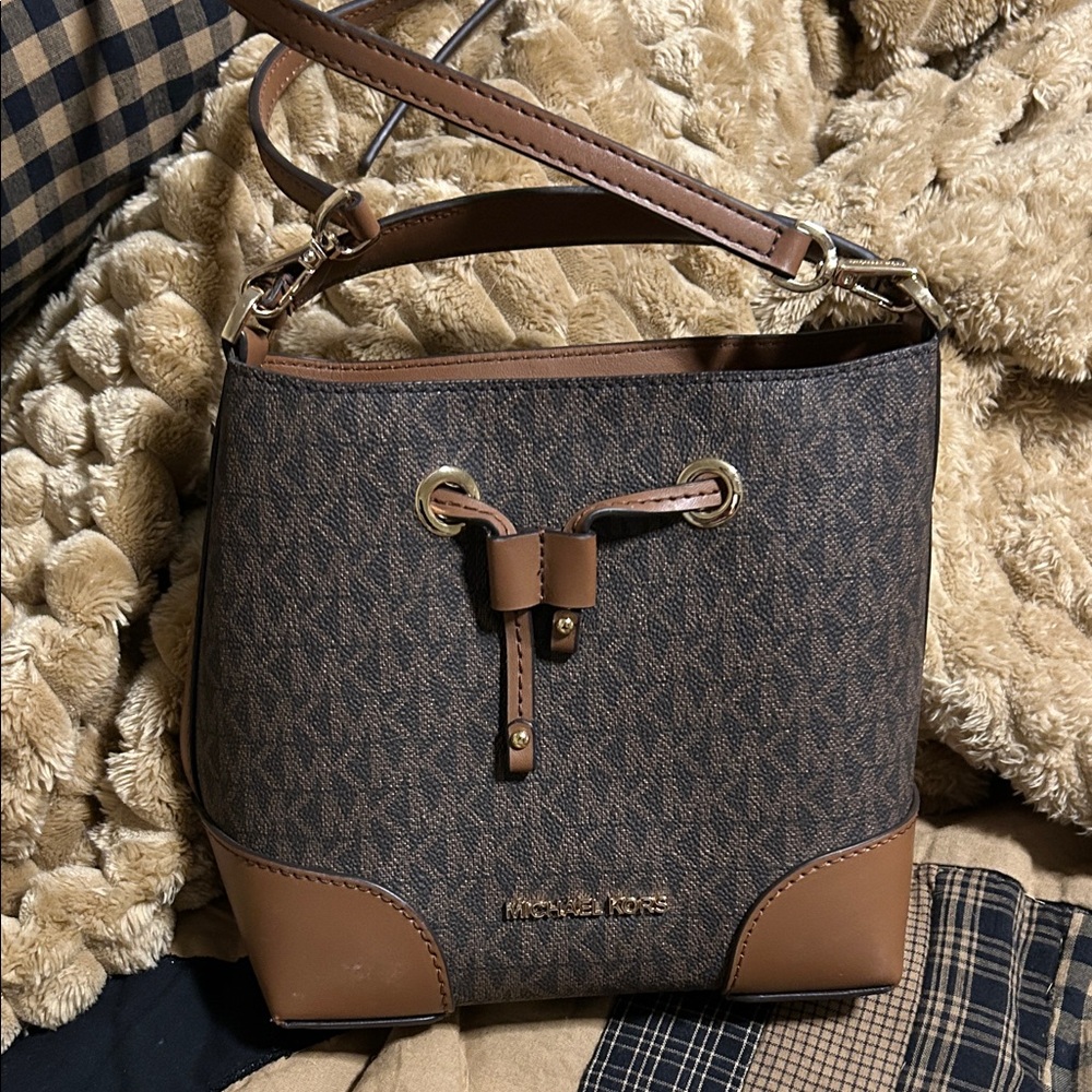 Michael Kors Elegant Brown and Tan Shoulder Bag